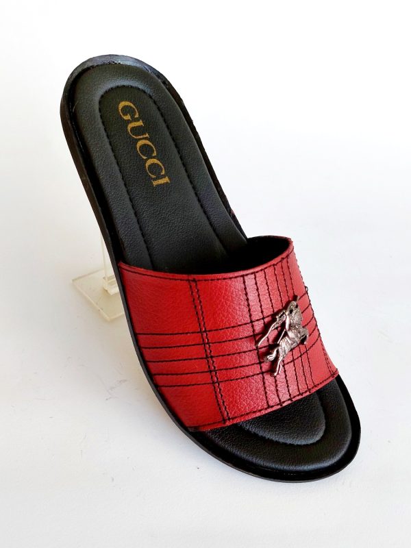 gucci slippers textured maroon 1